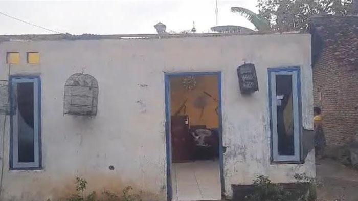 Rumah-warga-yang-terdampak-angin-kencang-di-Desa-Kasreman-kediri.jpg
