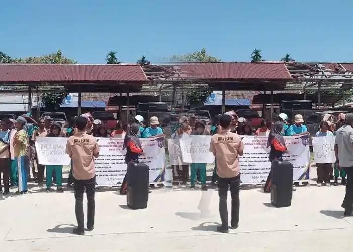 SMA-Negeri-1-Sarmi-Papua-orang-tua-murid-mengancam-kepsek-mereka.jpg