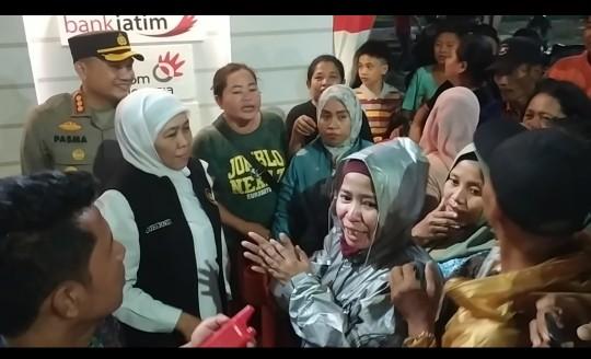 Diteriaki Emak-emak di Pos Lebaran, Khofifah Berlari Cepat ke Taman Bungkul, Rupanya ini Kejadiannya