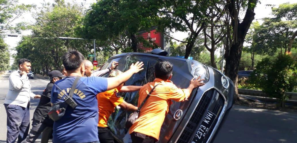 Saat-petugas-kepolisian-DPKP-Dishub-BPBD-dan-Satpol-PP-Kota-Surabaya.jpg