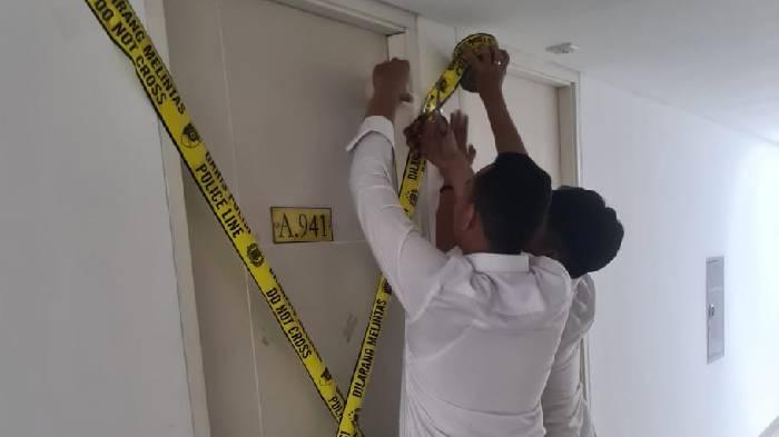 Salah-satu-kamar-di-Icon-Apartement-Gresik-dipasang-garis-polisi.jpg