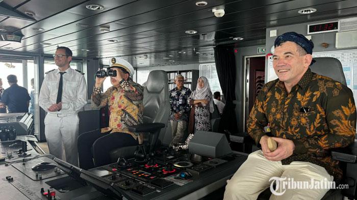 Sambut-Kapal-Pesiar-Le-Laperouse-Konjen-Australia-dan-Pemprov-Jatim-Jalin-Kerjasama.jpg