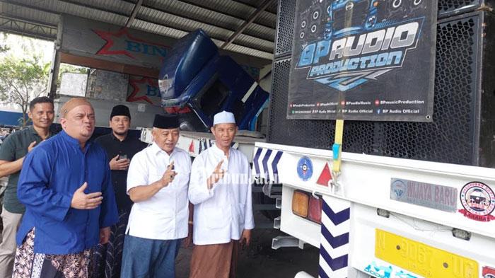 Sanusi-ketika-mengunjungi-pengusaha-Sound-Horeg-di-Kabupaten-Malang.jpg