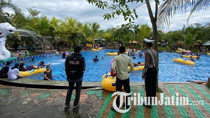 Satlantas-Bondowoso-Aiptu-Dedi-Setyo-melakukan-pengamanan-di-objek-Wisata-ilustrasi-kolam-renang.jpg