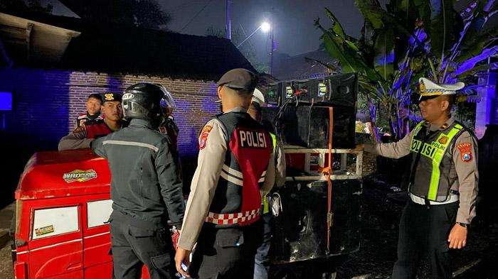 Satlantas-Polres-Kediri-menindak-kegiatan-sahur-menggunakan-sound-horeg.jpg