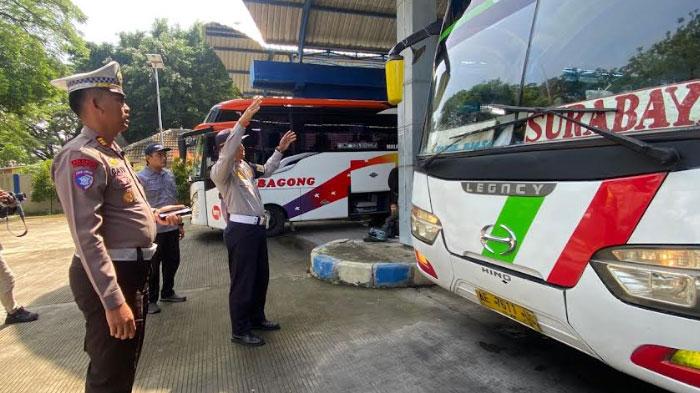 Satlantas-Polres-Ponorogo-melaksanakan-ramp-check-di-Terminal-Tipe-A-Seloaji-Ponorogo.jpg