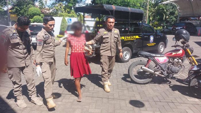 Wanita ODGJ ini Bikin Resah Warga di Banyuwangi, Satpol PP Sampai Berburu ke Perumahan: ke Dinsos
