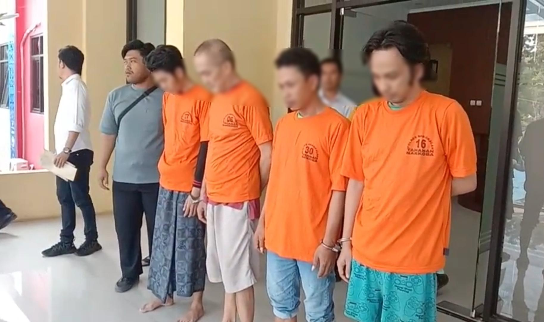 Bongkar Kasus Narkoba di Madura, Satu Keluarga Terdiri dari Ayah, Anak dan Adik Diamankan Polisi