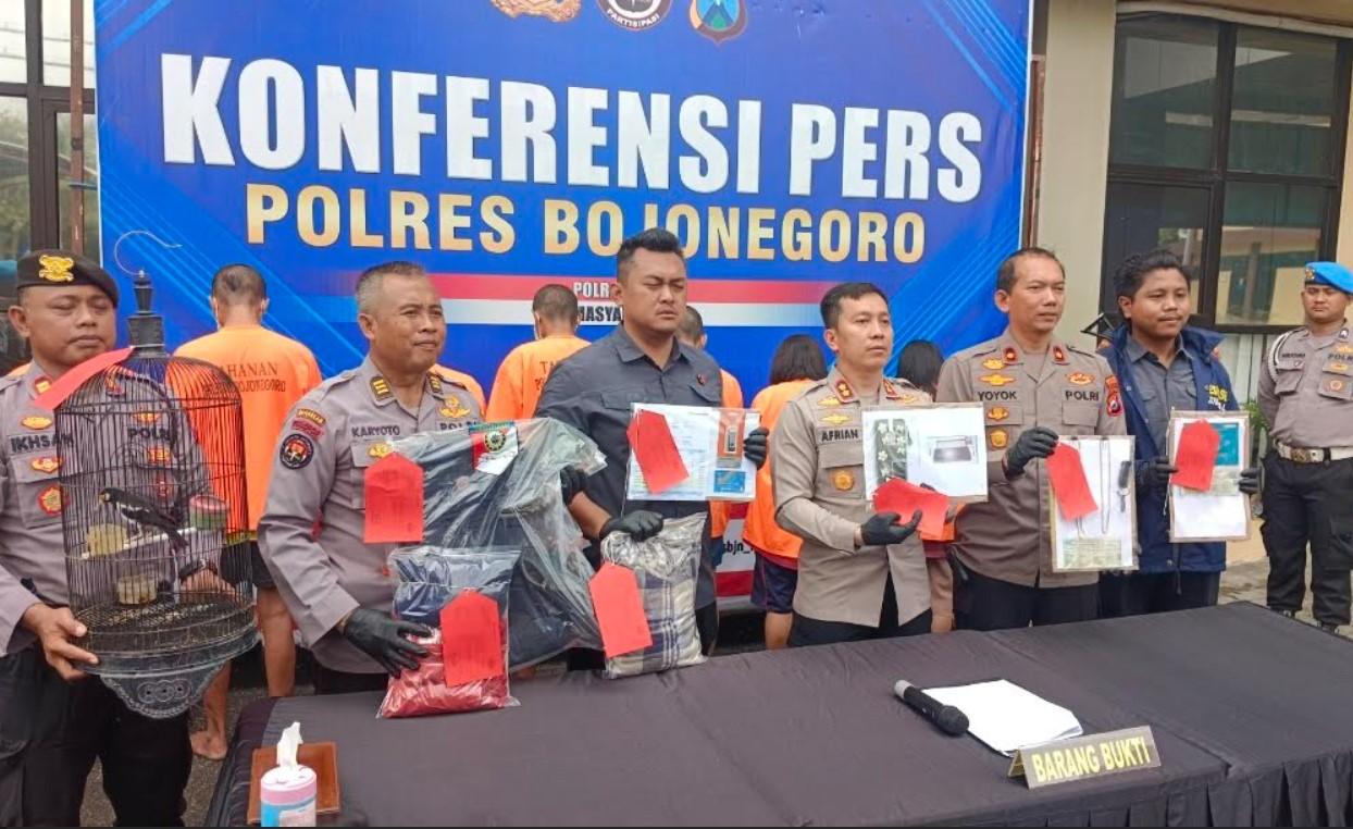 Satuan-Reserse-Kriminal-Satreskrim-Polres-Bojonegoro-berhasil-mengungkap-tujuh-kasus.jpg
