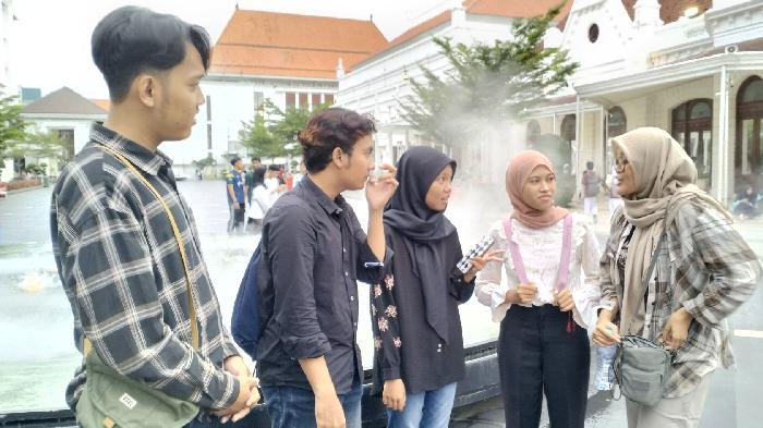 Sejumlah-mahasiswa-penerima-beasiswa-Pemuda-Tangguh-dari-PTN-di-Surabaya.jpg