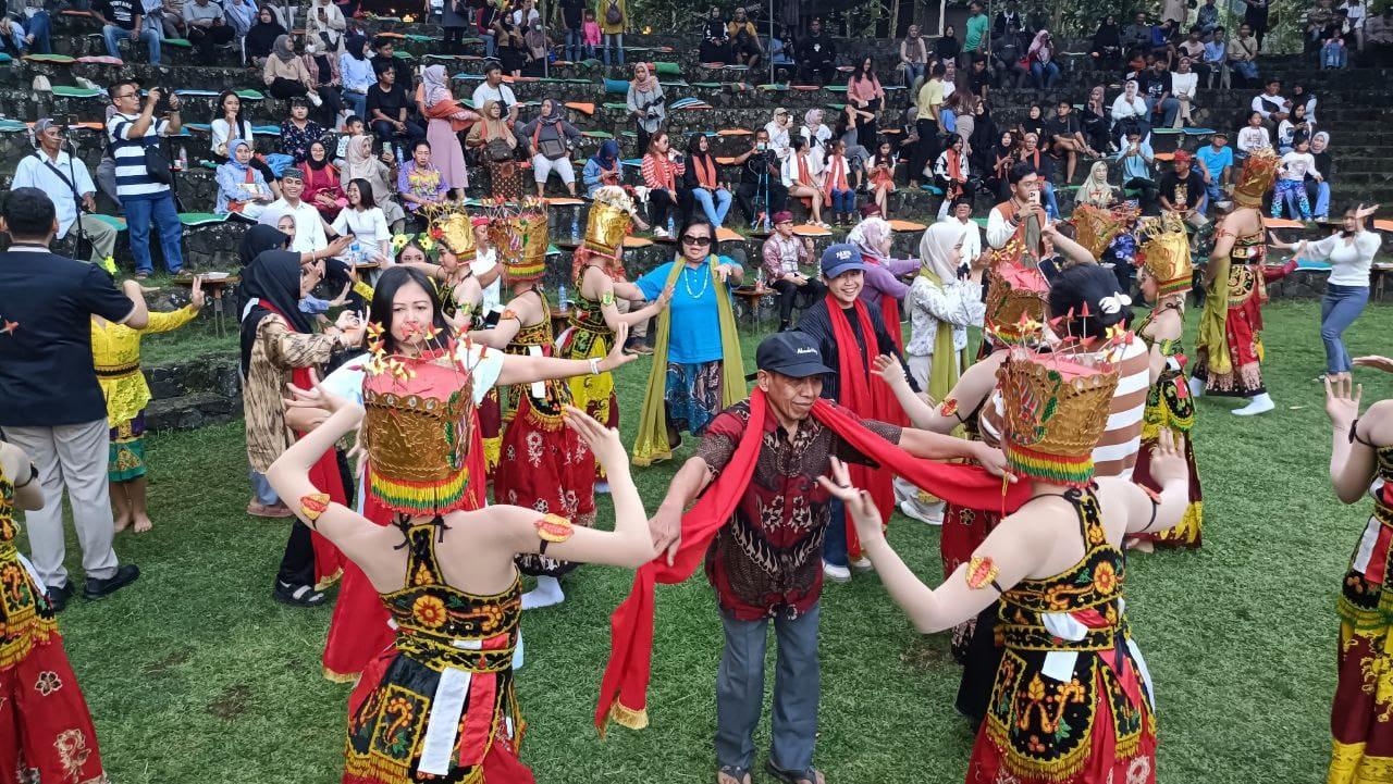 Libur Lebaran di Banyuwangi, Wisatawan Dibuat Takjub dengan Pameran Seni Sendratari Meras Gandrung
