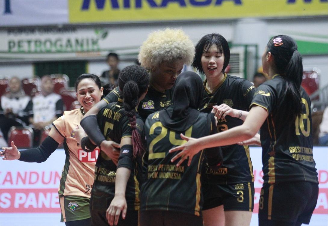 Selebrasi-para-pemain-Gresik-Petrokimia-Pupuk-Indonesia-meraih-kemenangan-keduanya.jpg