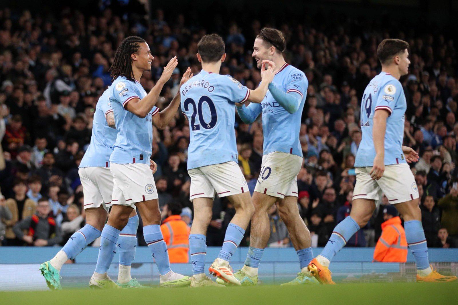 Selebrasi-pemain-Manchester-City-saat-merayakan-gol.jpg
