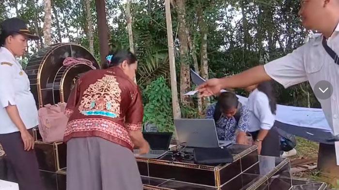 Siswa SMP Ikut ANBK di Area Kuburan Tuai Sorotan, Guru Miris: 80 tahun Merdeka