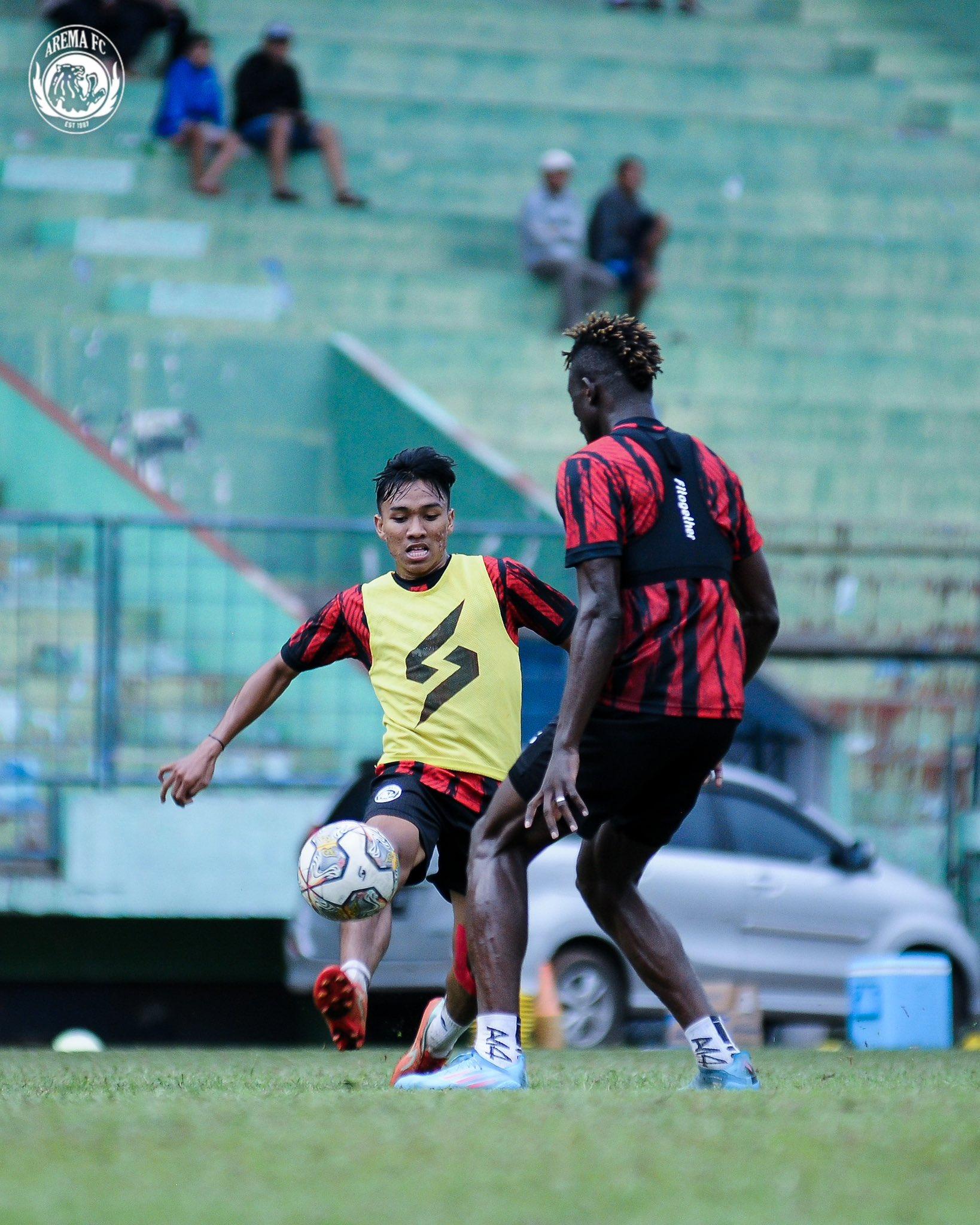 Skuad-Arema-FC-saat-menjalani-latihan-di-Stadion-Gajayana-Malang.jpg