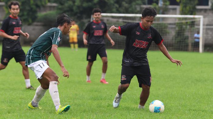 Skuad-Inter-Kediri-saat-melakoni-uji-coba-melawan-tim-sepakbola-Kabupaten-Kediri.jpg