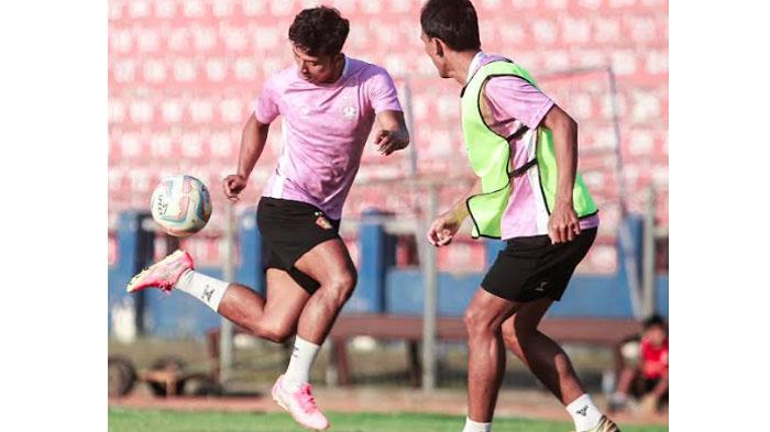 Skuad-Persik-Kediri-saat-menjalani-sesi-latihan-tim-bersama-jelang-Liga-1-20242025.jpg