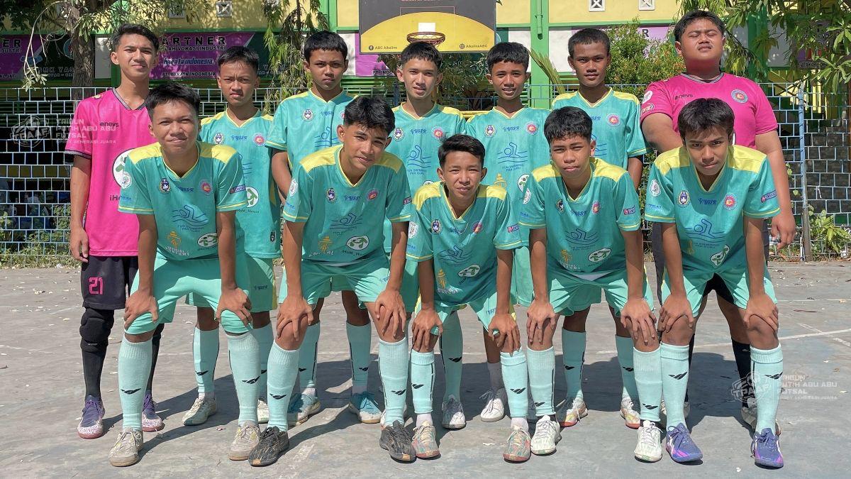 Skuad-SMK-YASMU-Gresik-persiapan-di-Tribun-Putih-Abu-Abu-Futsal.jpg