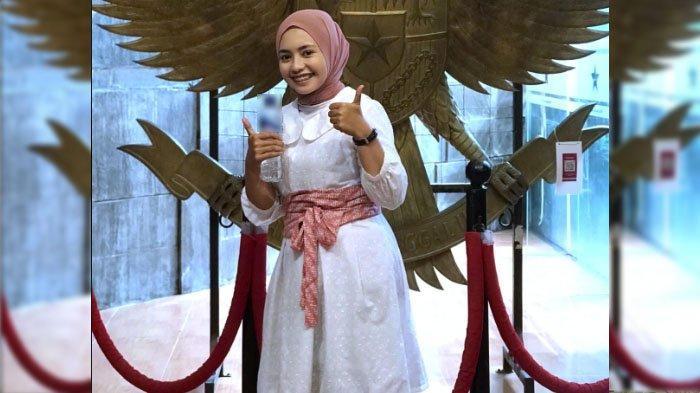 Rejeki Bu Guru Muslim Ngajar di SMA Kristen, Tak Sia-sia Lepas Gaji Rp 8 Juta, Dihadiahi Orang Asing