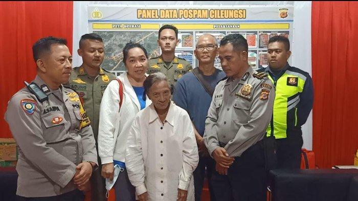 Sosok-Nenek-Margaretha-yang-diketahui-telantar-di-pinggir-jalan-karena-penurunan-ingatan.jpg