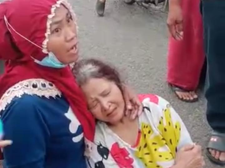 Sriwarnindah-korban-perampokan-saat-menangis-usai-perhiasan-emasnya-raib-dirampok.jpg