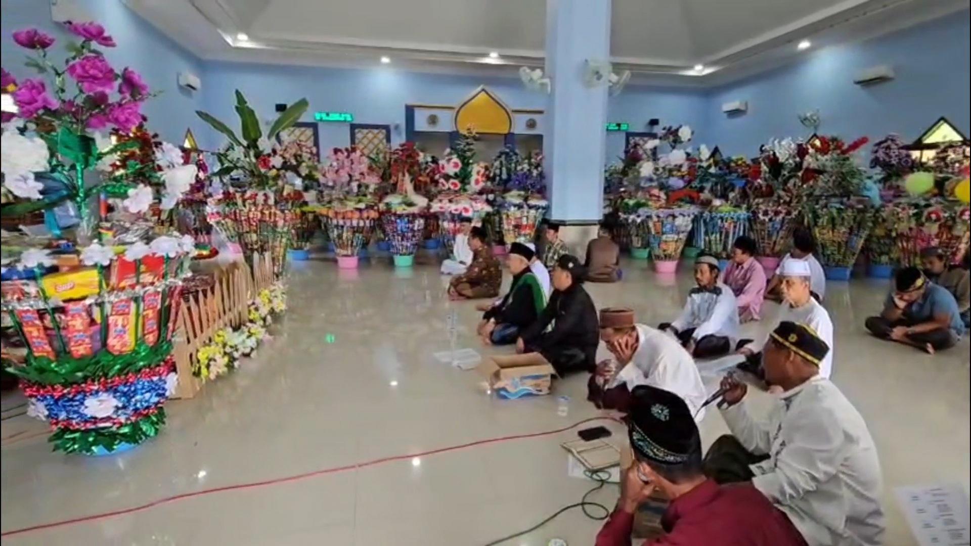 Uniknya Angkaan Berkat Molod di Pulau Bawean Gresik, Perantau Kirimkan Uang Ringgit Hingga Dolar