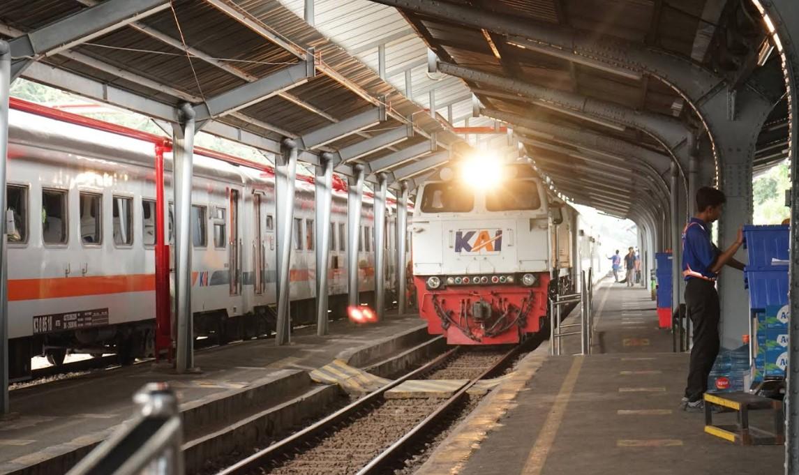 Suasana-di-Stasiun-PT-KAI-Daop-9-Jember.jpg