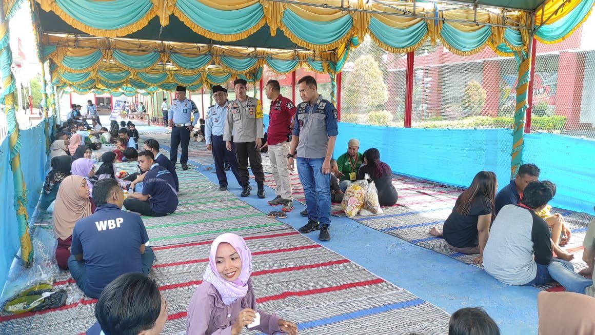 Hari Ketiga Lebaran 2023, Kunjungan Keluarga Napi ke Lapas Narkotika Pamekasan Membludak