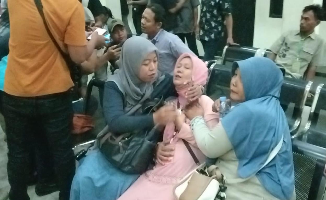 Ricuh Sidang Vonis Pembunuhan Siswi SMA Jombang, Keluarga Korban Nyaris Hajar Terdakwa,'Tak Terima'