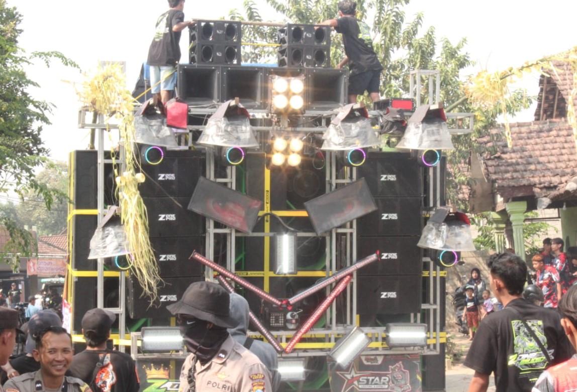 Suasana-pawai-budaya-sound-system-diadakan-di-DesaKecamatan.jpg