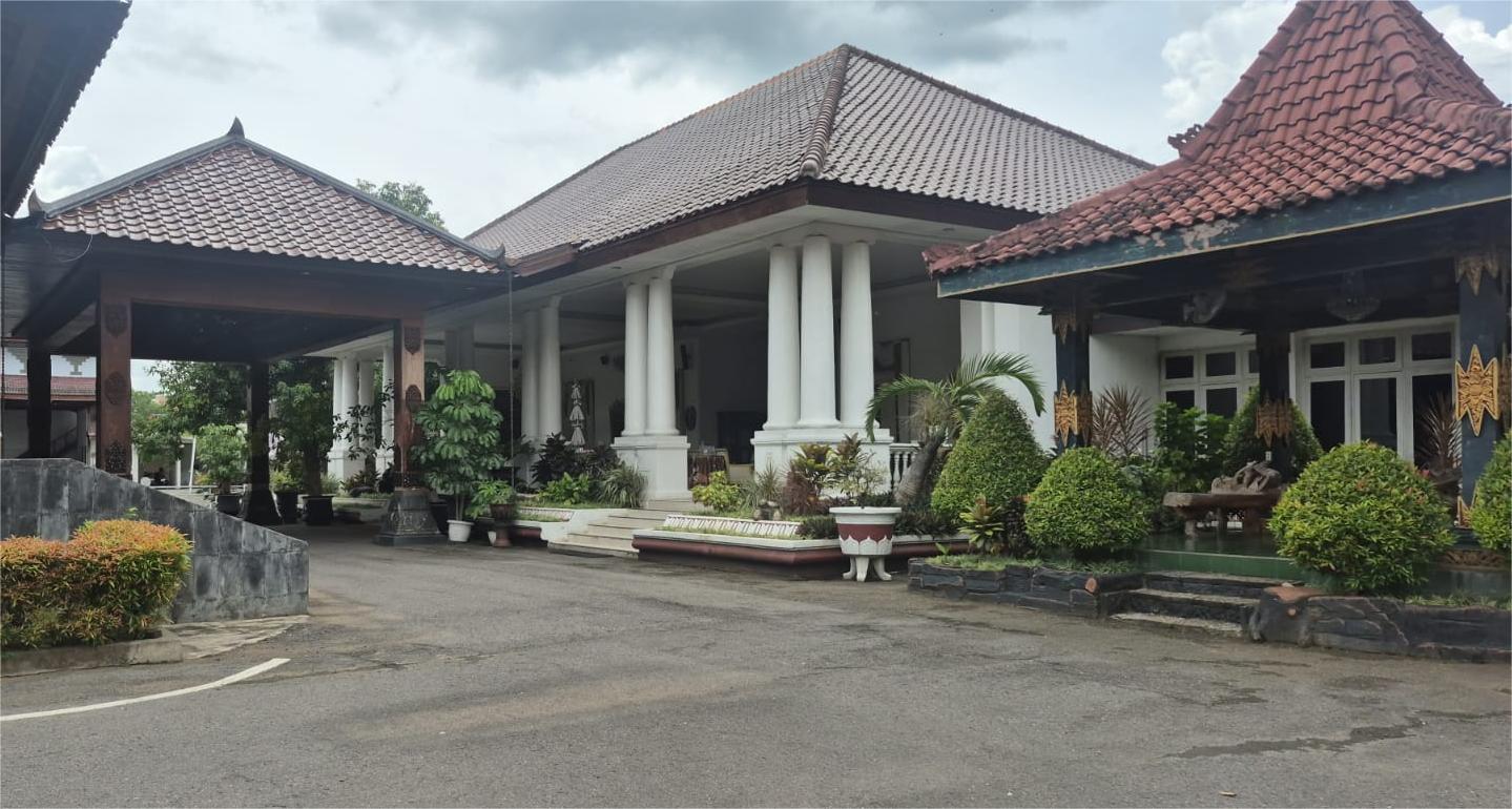 Suasana-pringgitan-sebutan-rumah-dinas-Bupati-Ponorogo.jpg