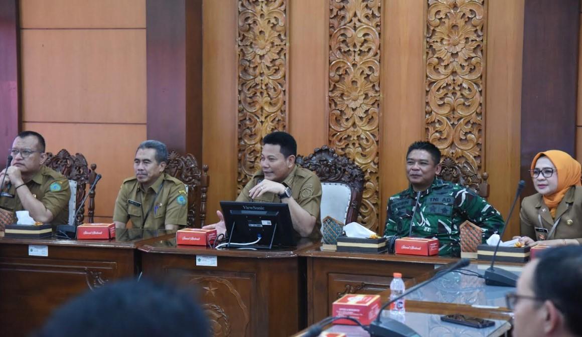 Suasana-rapat-kordinasi-terkait-perkembangan-pembangunan-KDKMP.jpg