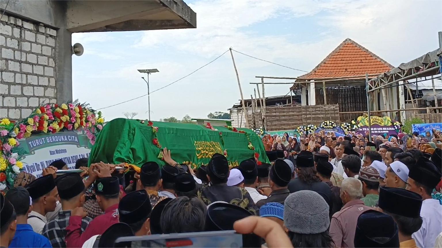 Ribuan Warga Iringi Pemakaman Anggota DPRD Bojonegoro Dyah Ayu Ratna Dewi, Sempat Mengeluh Pusing