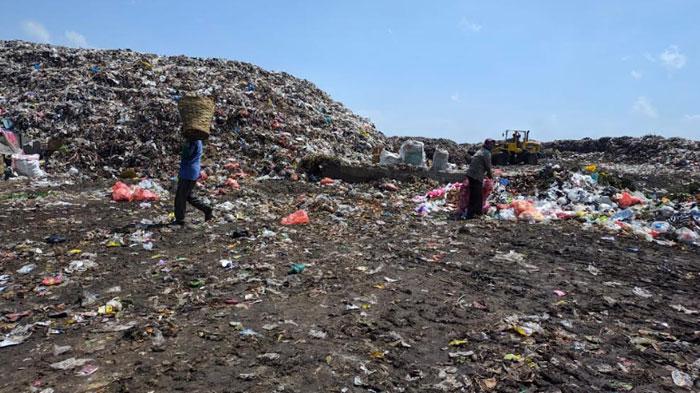 Suasana-timbunan-sampah-di-TPS-Desa-Sekoto-Kecamatan-Badas-Kediri.jpg