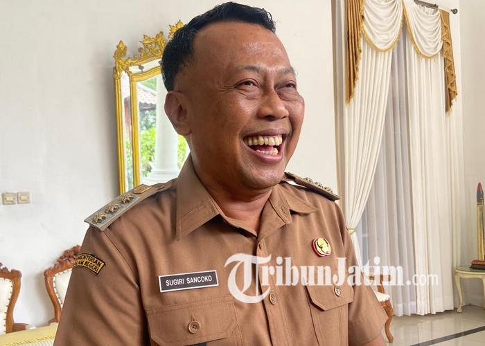 Sugiri-Sancoko-saat-menjabat-Bupati-Ponorogo-di-Pringgitan-sugiri-tersangka-suap.jpg