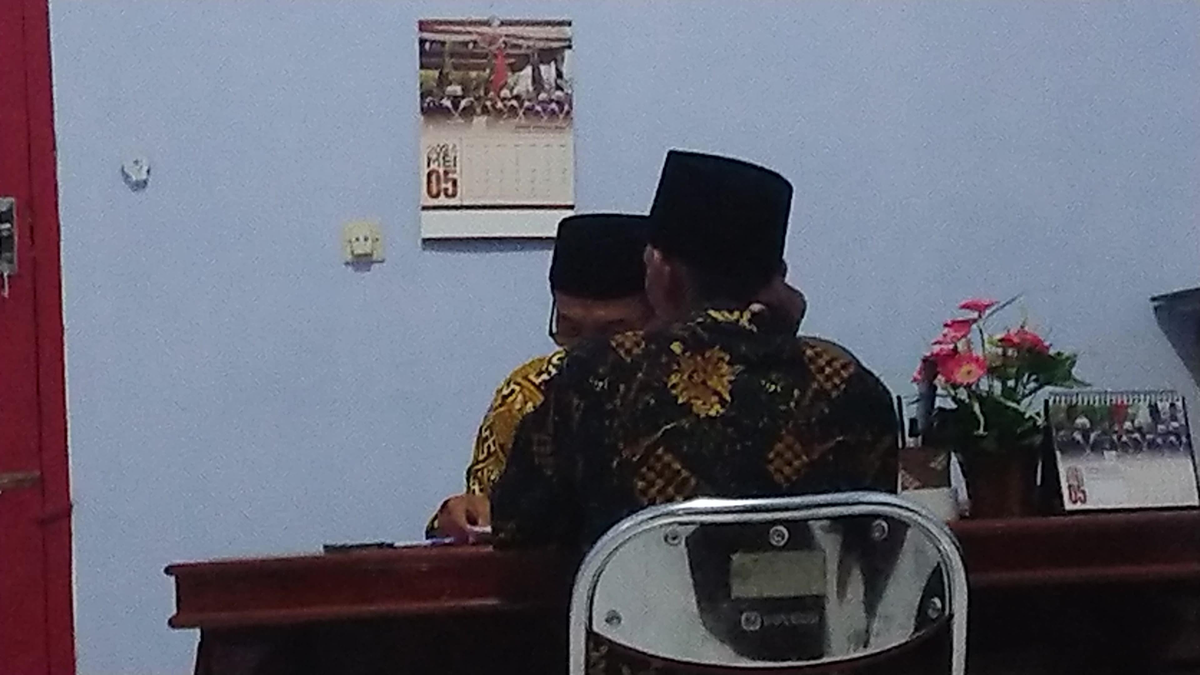 Sukar-saat-di-kantor-desanya-Rabu-3172024-malam.jpg