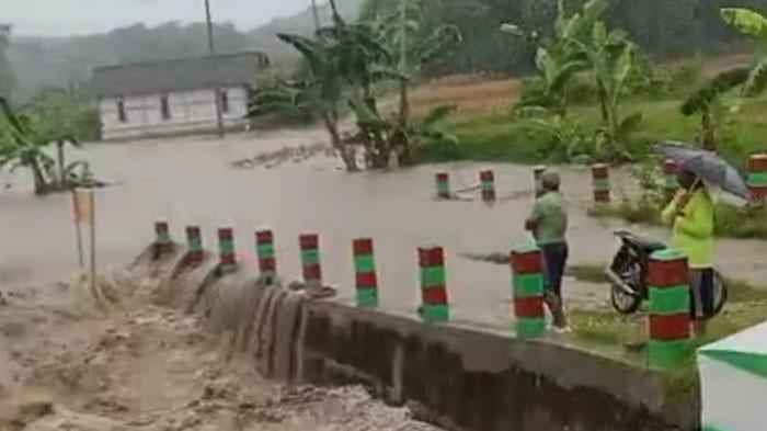 Sungai-soko-yang-meluap-merusak-infrastruktur-di-Desa-Soko-Kecamatan-Temayang-Bojonegoro.jpg