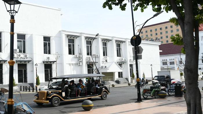 TRANSPORTASI-KOTA-LAMA-Mobil-Golf-mobil-listrik-mengantarkan-wisatawan-untuk-berkeliling.jpg