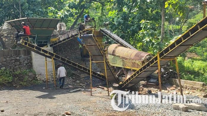 Tambang-batu-ilegal-di-Desa-Prambon-Kecamatan-Tugu-Trenggalek.jpg