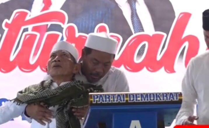 Tangkap-layar-KH-Suyuti-Toha-pingsan-saat-mendoakan-Prabowo.jpg