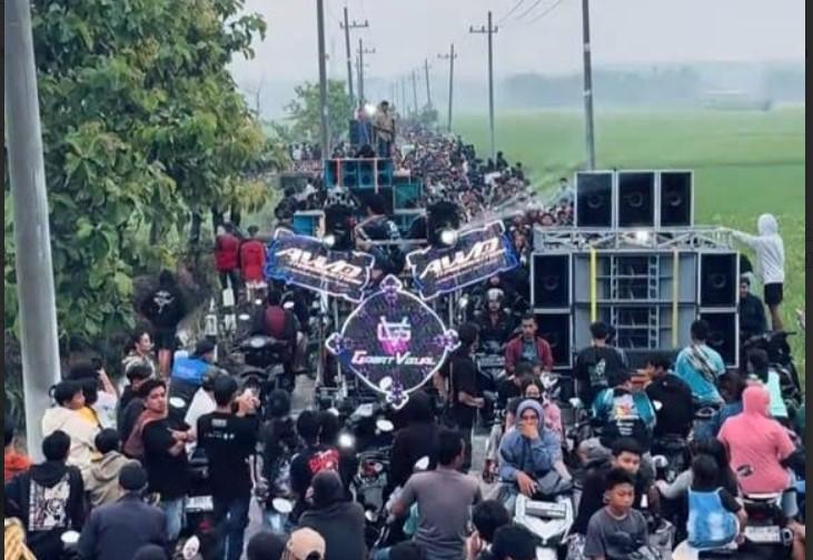 Viral Sahur Pakai Konvoi Sound Horeg di Jombang Tuai Polemik, Ada Aksi Joget dan Saweran di Jalanan
