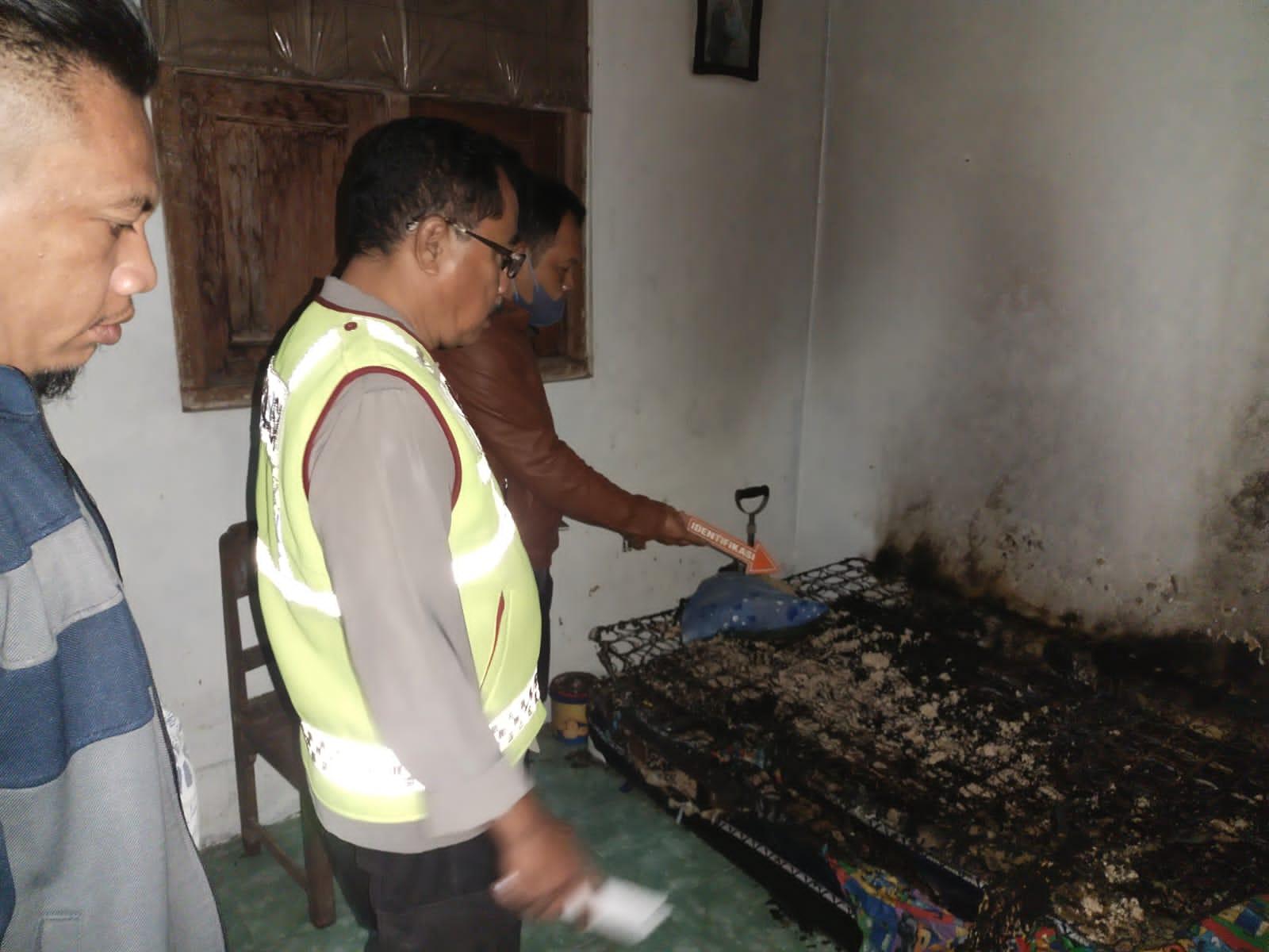 Tempat-tidur-nenek-di-Magetan-luka-bakar-70-persen.jpg