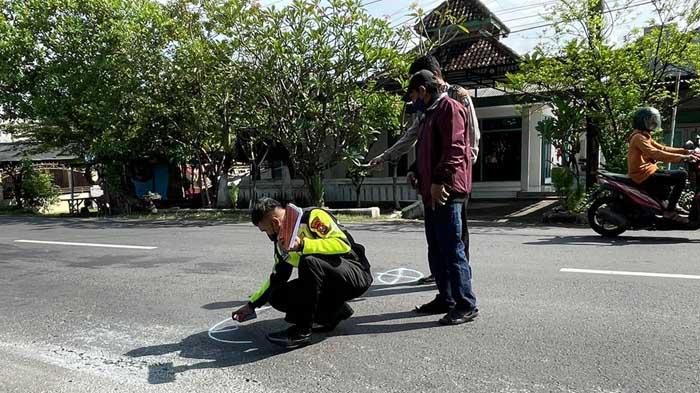 Salip Kendaraan Lain, Truk Tangki di Sidoarjo Hantam Pengendara Motor hingga Tewas