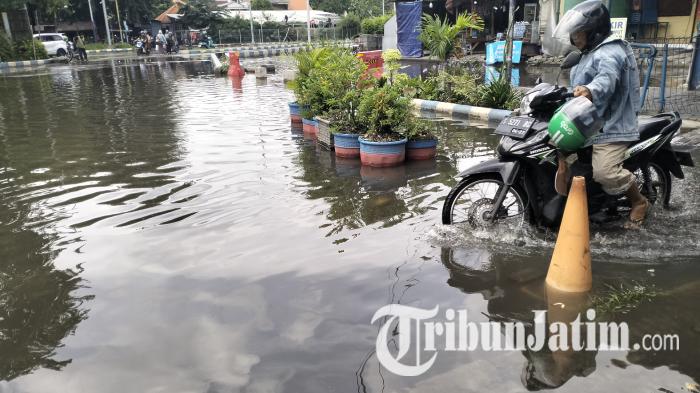 Terminal-Purabaya-Surabaya-banjir-ilustrasi-banjir-di-terminal-purabaya.jpg