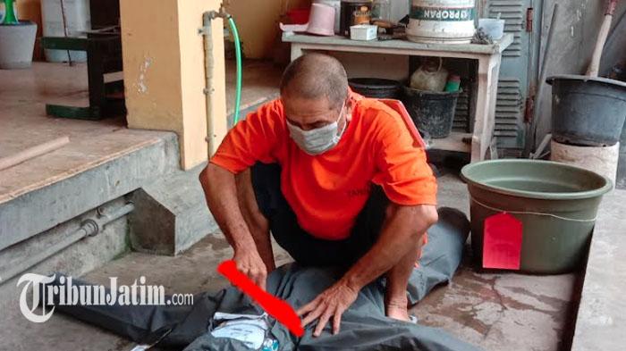 Tersangka-James-Loodewyk-Tomatala-saat-menjalani-rekonstruksi-pembunuhan-dan-mutilasi.jpg