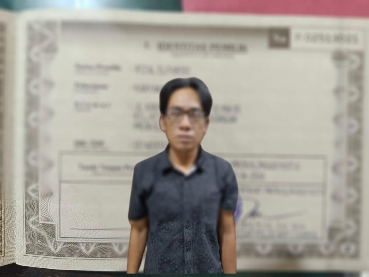 Tersangka-penggelapan-sepeda-motor-setelah-diamankan.jpg