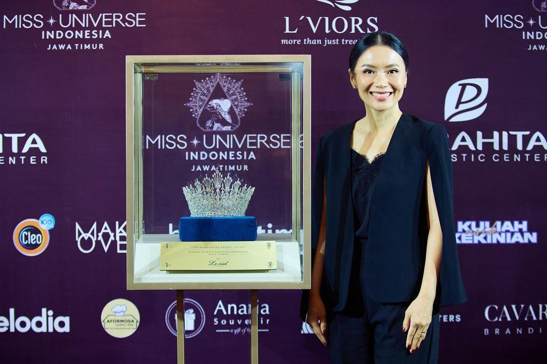 The-Enchanting-Stellar-Crown-semakin-bersinar-digunakan-Miss-Universe.jpg