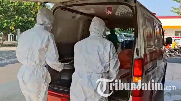3 Jenazah Korban Robohnya Musala Ponpes Al Khoziny Dibawa ke Posko DVI RS Bhayangkara Surabaya