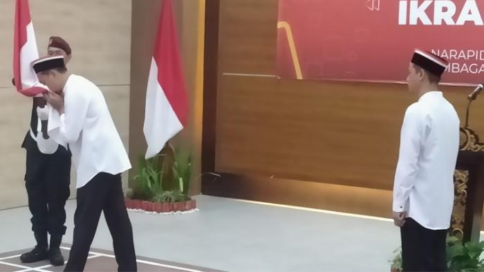Tiga-napi-terorisme-Lapas-Kelas-II-A-Kediri-menyatakan-ikrar-setia-kepada-NKRI.jpg