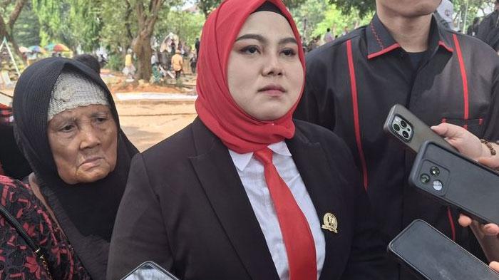 Sering Bantu Tetangga, Penjual Seblak Lolos Jadi Pejabat DPRD, Nangis Diejek Warga saat Kampanye